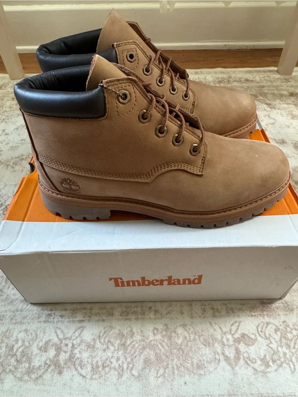 Timberland Men’s Medium Beige Nubuck Waterproof Leather Boots Size 9